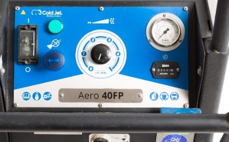 Aero 40FP control panel, with the feed dial and pressure gauge.